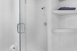 Shower, hair dryer, towels