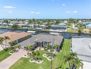 Exterior - Heated Pool, Gulf Access & Dock, Pet Friendly - Villa Canal Breeze - Roelens (Cape Coral)
