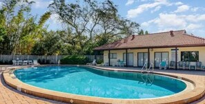 Pool - Charming 2-bedroom townhome with AC, WiFi in awesome Cape Canaveral (Cape Canaveral)