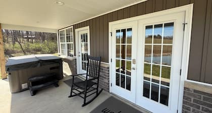 Private Cabin on 90 Acres!