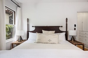 1 bedroom, desk, travel cot, free WiFi - The Marlowe Garden Suite (Santa Barbara)