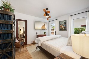 4 Schlafzimmer, Schreibtisch, Bügeleisen/Bügelbrett, Reisekinderbett