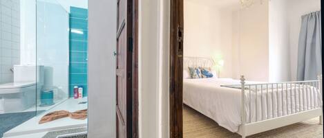 2 chambres, bureau, fer et planche Ă repasser, accĂšs au Wi-Fi (inclus)