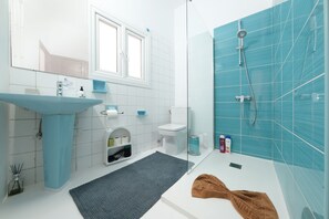 Shower, hair dryer, towels, soap - Vista Océano - City Centre and Ideal for Work By LVH (Arrecife)