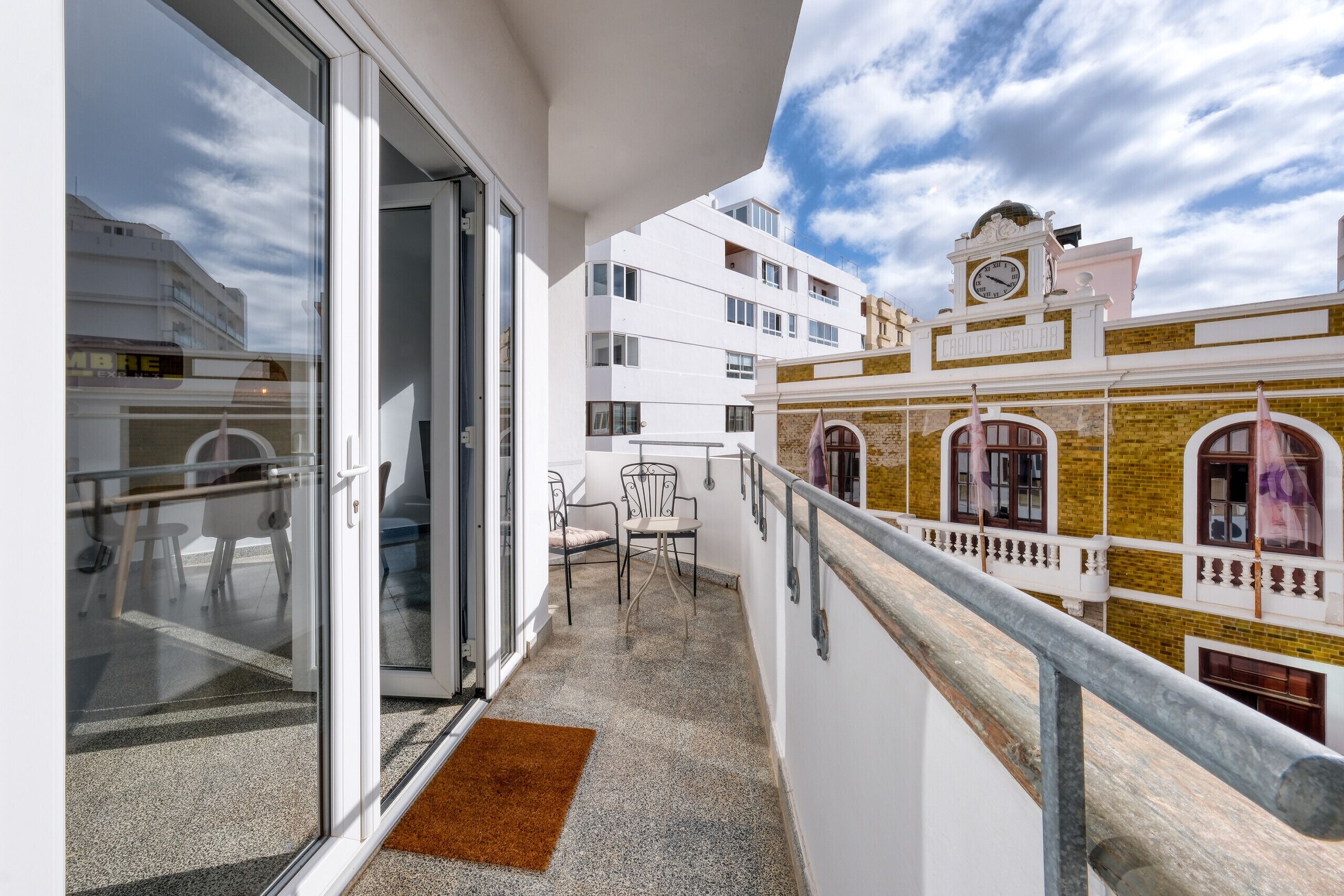 المنطقة المحيطة بالمنشأة