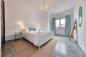 2 Schlafzimmer, Schreibtisch, Bügeleisen/Bügelbrett, kostenloses WLAN