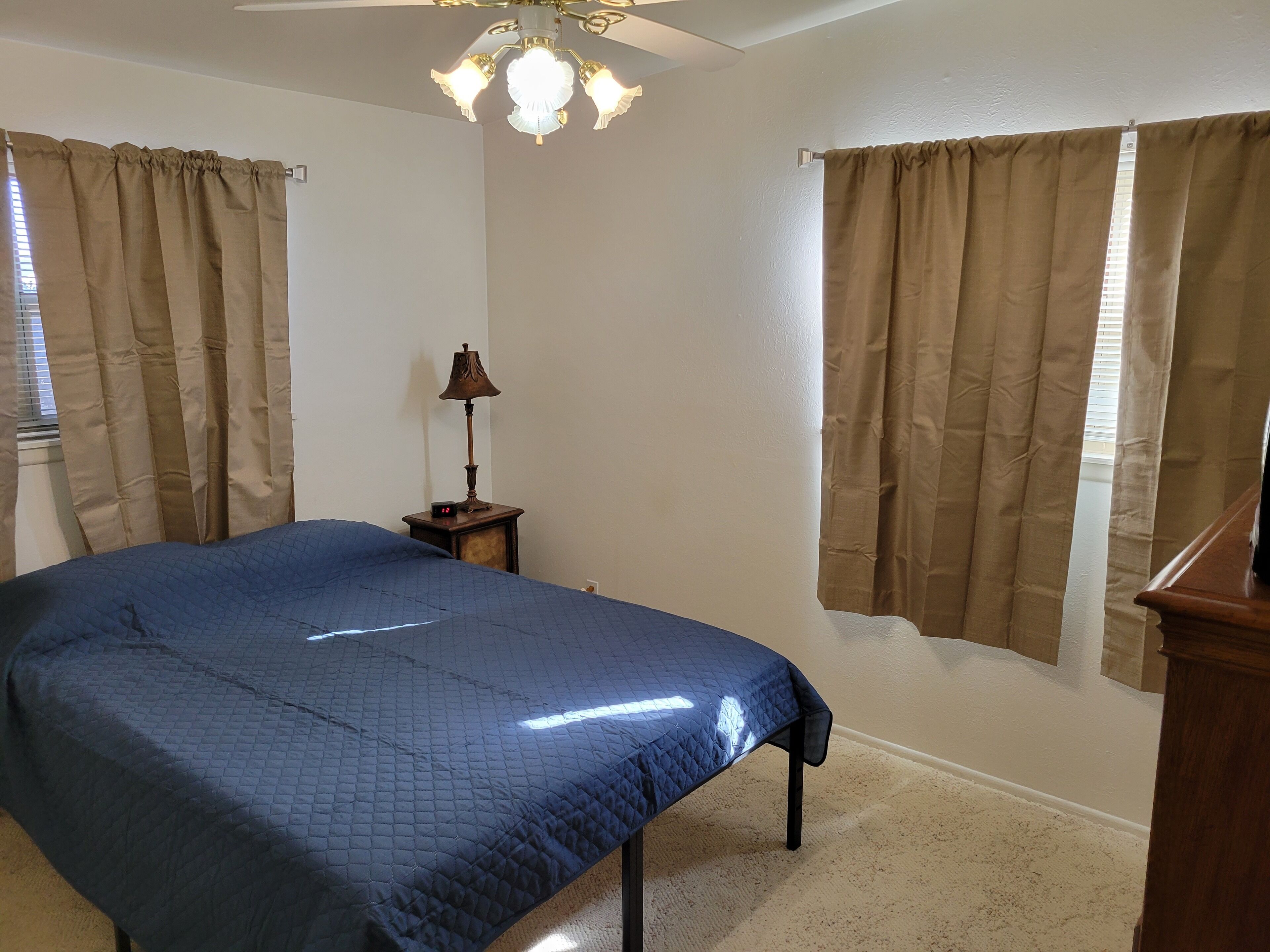 2 多间卧室、WiFi、床单