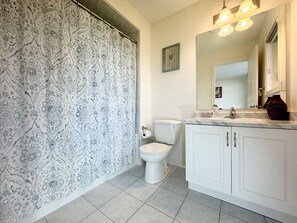 Hair dryer - Elegant Retreat near Toronto Airport & Downtown (Brampton)