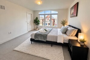 4 bedrooms, desk, iron/ironing board, travel crib