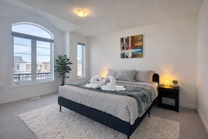 4 bedrooms, desk, iron/ironing board, travel crib