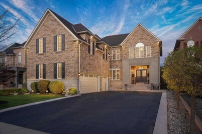 Bright Private Coach House | Above Ground