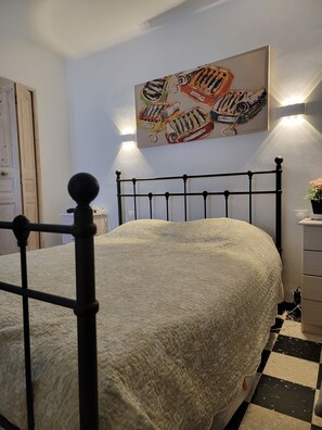 2 habitaciones, escritorio, tabla de planchar con plancha y wifi 