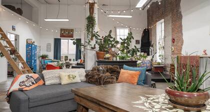 Spacious 4-bedroom building in delightful Detroit with WiFi, fitness room