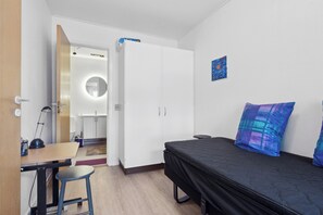 1 slaapkamer, een strijkplank/strijkijzer, gratis wifi