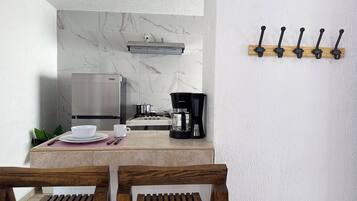 Standard Apartment, 2 Bedrooms | Dining room