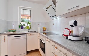 Réfrigérateur, four, plaque de cuisson, lave-vaisselle