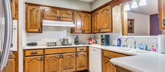 Marvelous 5-bedroom house with Heated Pool in Oklahoma City