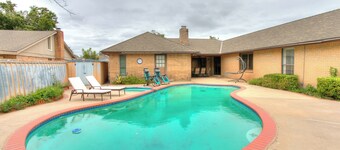 Marvelous 5-bedroom house with Heated Pool in Oklahoma City