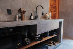 Micro-ondes, four, plaque de cuisson