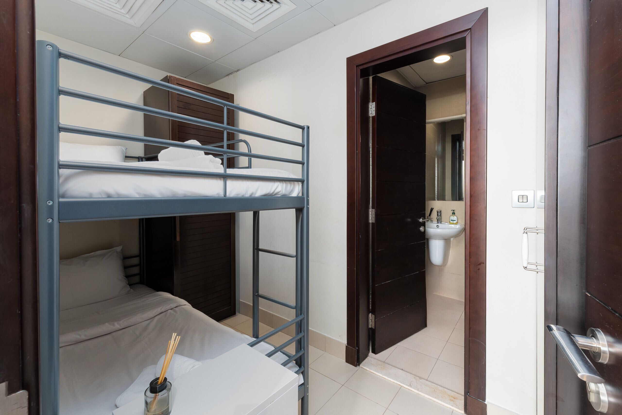 4 Schlafzimmer, Zimmersafe, Bügeleisen/Bügelbrett, WLAN