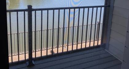 Charming 3-bedroom condo at The Willows Condominium, Lake Ozark MO. Free WiFi