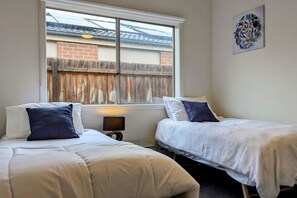 4 bedrooms, desk, iron/ironing board, free WiFi