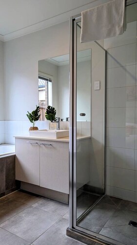 Spacious home near Bellarine Peninsula Trail