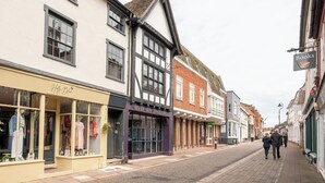 A street with shops, including a jewelry store and a bookstore. - 57A Thoroughfare, Woodbridge (Woodbridge)