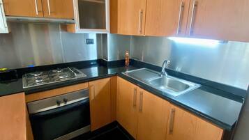 Micro-ondes, four, plaque de cuisson