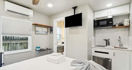 Luxury Studio • Steps to Beach • Kitchenette • Outdoor Seating