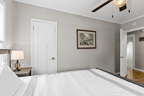3 quartos, escrivaninha, Wi-Fi de cortesia, roupa de cama