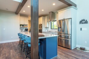 Fridge, microwave, oven, stovetop - Bear Ridge Retreat | Pet-Friendly New Build with VIEWS! (Old Fort)
