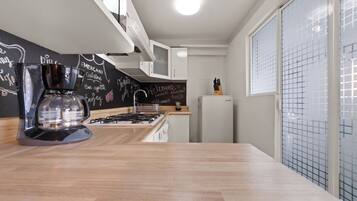 Departamento ejecutivo, balcón, vista a la ciudad | Cocina privada