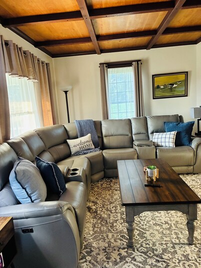 Charming Farmhouse 10 acres near Snow Trails