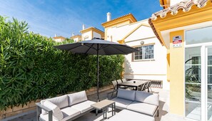 Outdoor dining - Peaceful Lux, 3 Bed townhouse 10 min to the Beach REF016 (Mijas Costa)