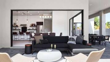 Smart TV, caminetto, studio