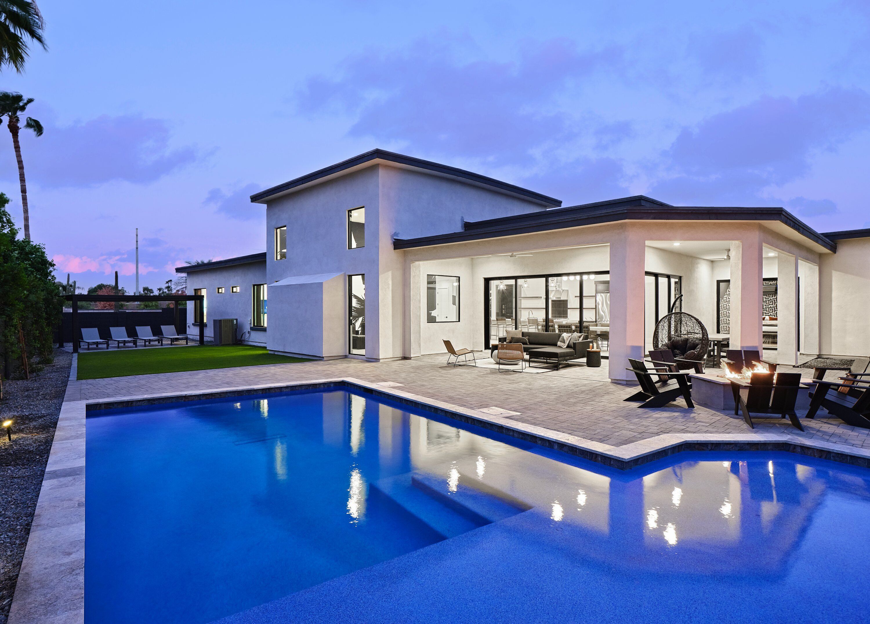 حمّام سباحة مُدفَّأ