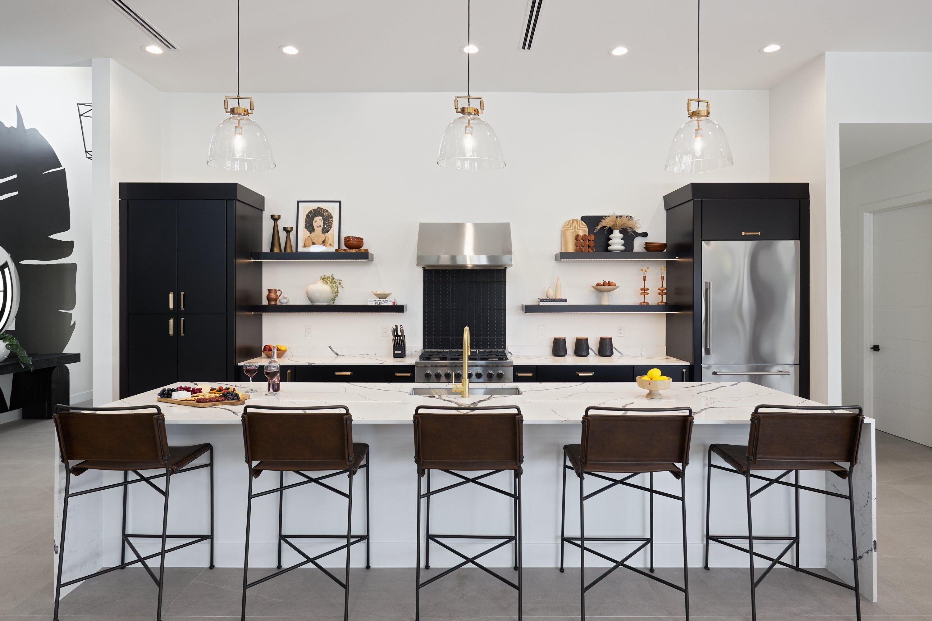 Kylskåp, mikrovågsugn, ugn och spishäll