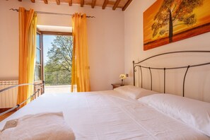 2 bedrooms, bed sheets