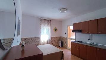 1 bedroom, bed sheets