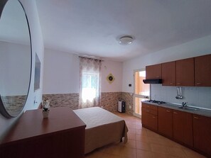 1 habitación y ropa de cama 