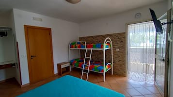 1 bedroom, bed sheets