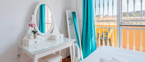 3 dormitorios, tabla de planchar con plancha, wifi gratis y ropa de cama