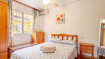 3 slaapkamers, een strijkplank/strijkijzer, gratis wifi, beddengoed