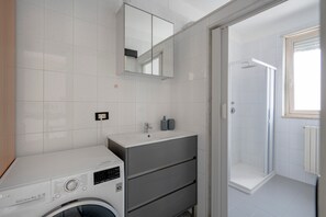 Douche, serviettes fournies