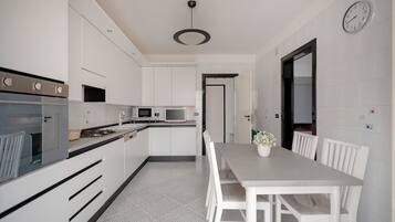 Køleskab, opvaskemaskine, kaffe-/temaskine