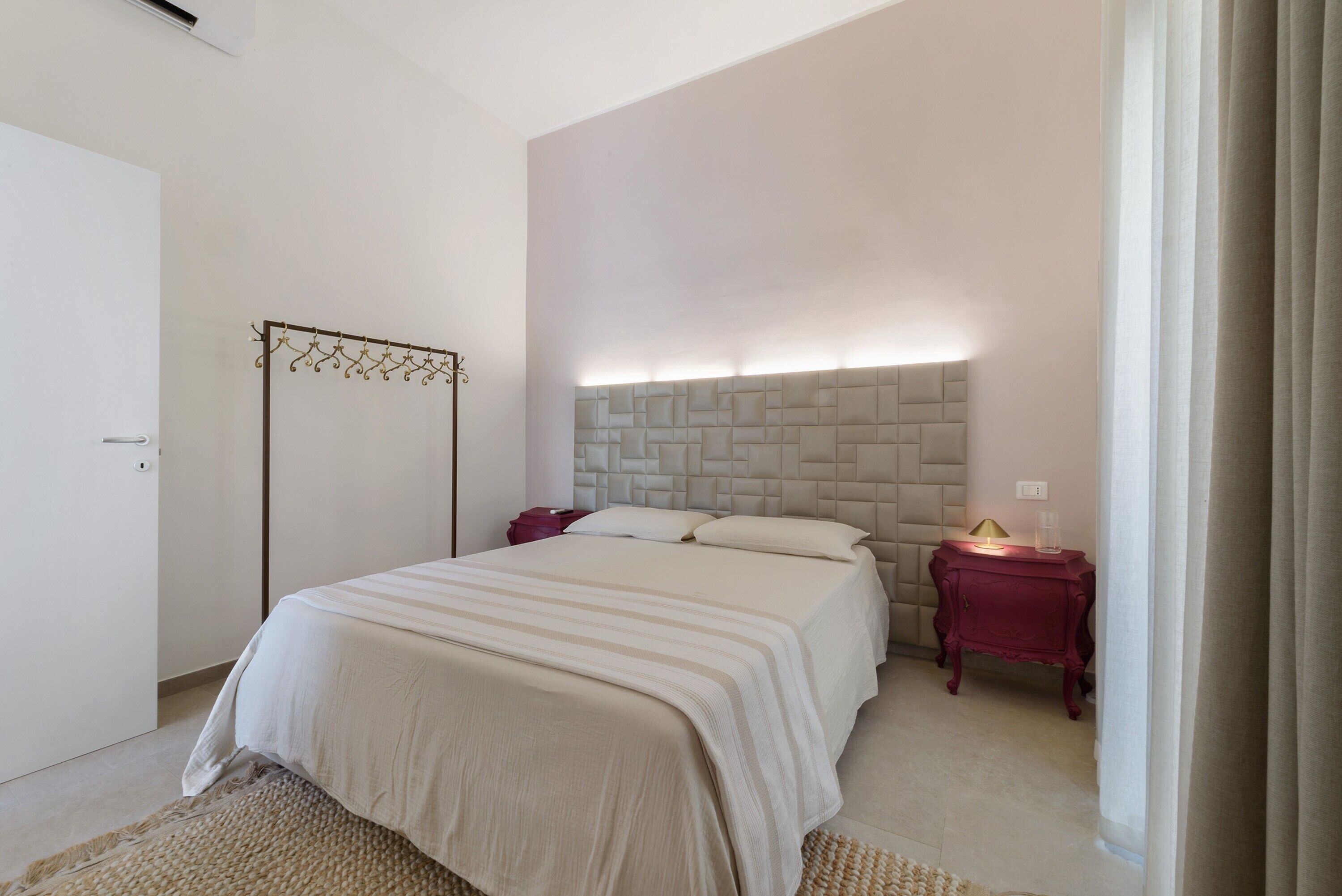 1 habitación, tabla de planchar con plancha, wifi gratis y ropa de cama 