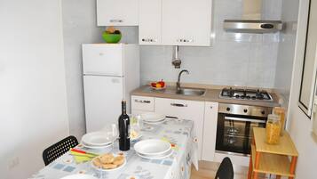 Frigorifero, forno, pentole/stoviglie/utensili