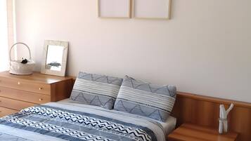 1 slaapkamer, een strijkplank/strijkijzer, gratis wifi, beddengoed