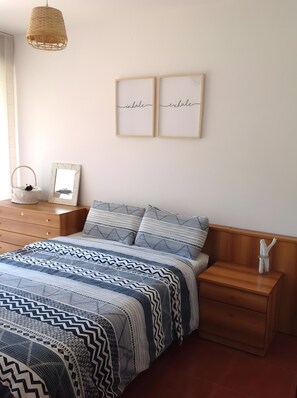 1 slaapkamer, een strijkplank/strijkijzer, gratis wifi, beddengoed